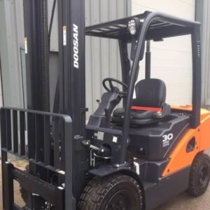 DOOSAN 30 Industrial Fork Lift